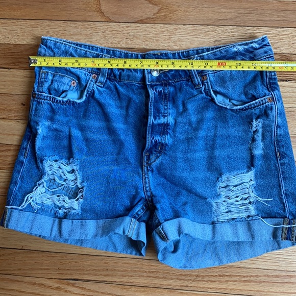 H&M button fly ripped Jean shorts - Picture 5 of 7